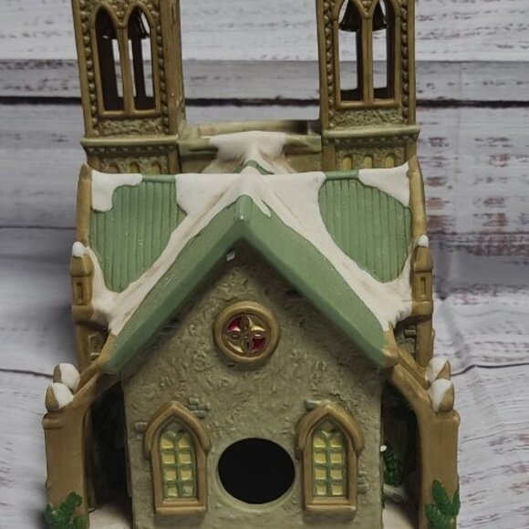 International Trading Cathedrals of the World Light Up Notre Dame - 1990's - NEW - Picture 7 of 9